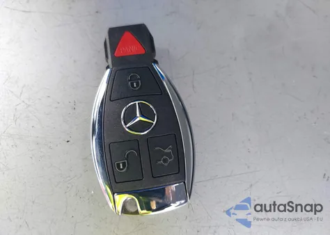 2011 Mercedes-Benz C 300 Luxury/Sport z USA, uszkodzony, nr VIN WDDGF5EB4BR159614